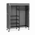 Armoire à roulettes en métal et tissu gris avec étagères