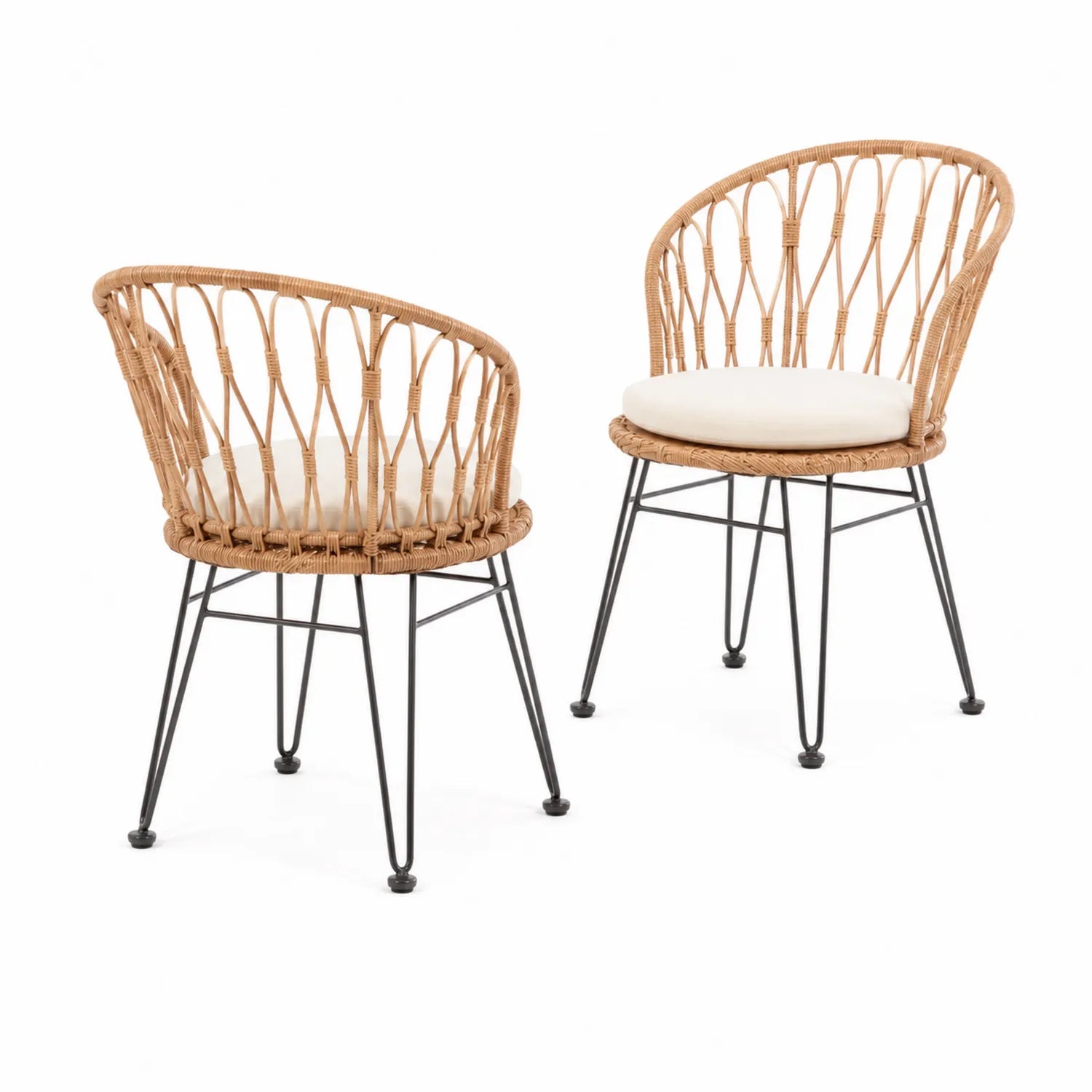Lot de 2 chaises en rotin synthétique avec coussins beiges et pieds en métal noir